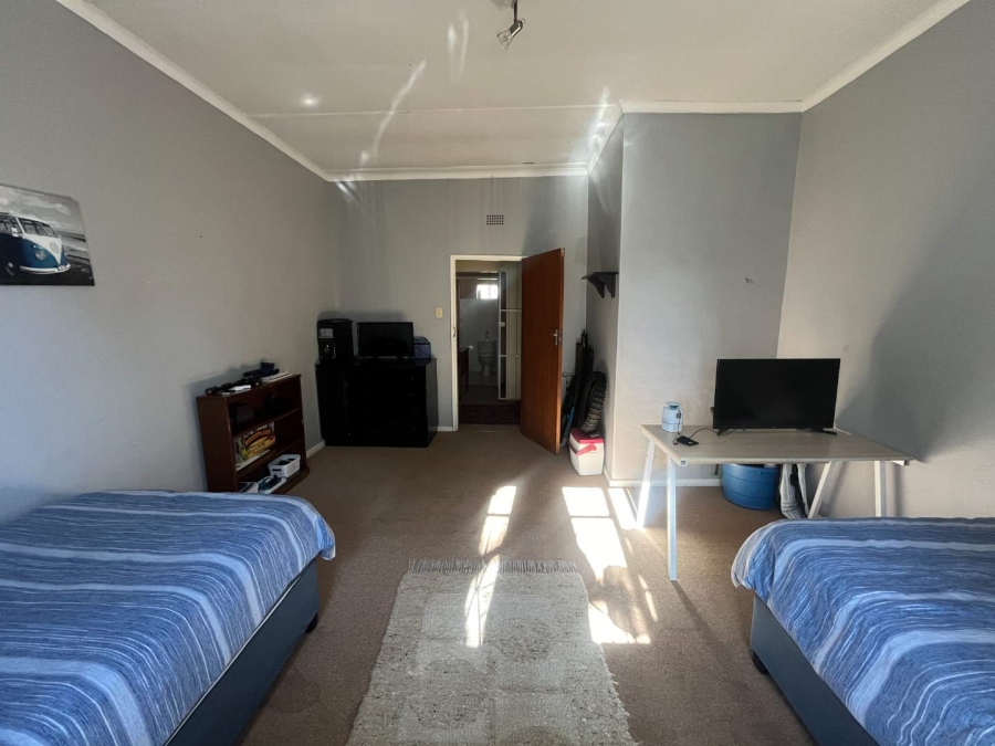 4 Bedroom Property for Sale in Kanoneiland Northern Cape